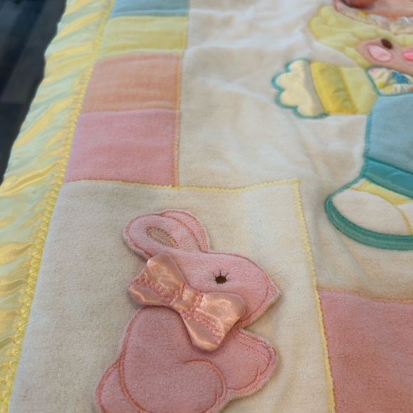 VINTAGE cozy bows 1987 baby activity blanket EUC needs cleaning - Picture 2 of 10